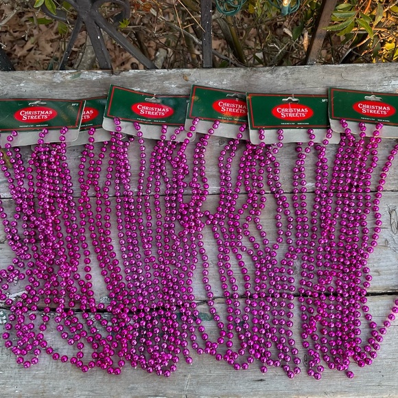 Purple - Pink Plastic 6 bead strands 9foot nwt vintage Valentines Marti Gras - Picture 1 of 6